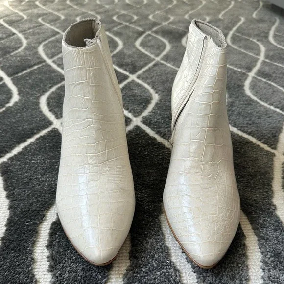 Matisse Crush White Booties Size 8 Brand New - Picture 4 of 8